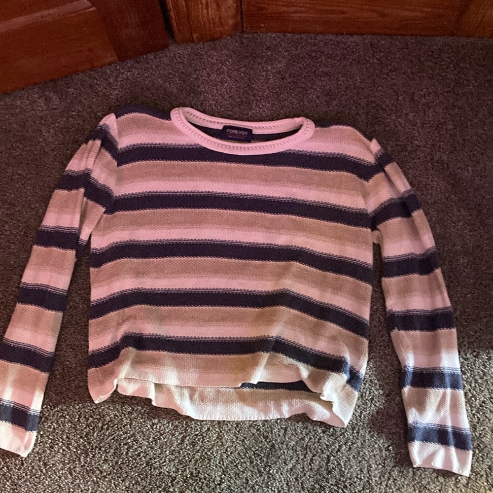 thrifted. no tears or stains.